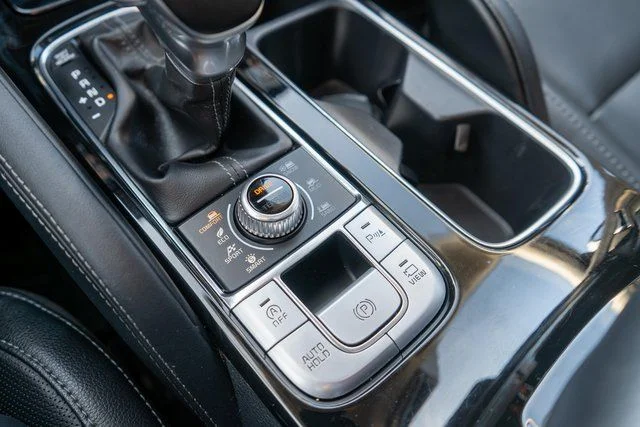 Used 2021 White Kia SX image 38