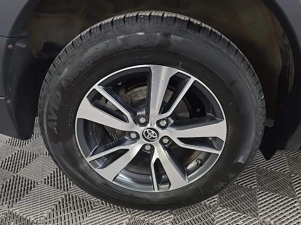 Used 2018 Black Toyota XLE image 14