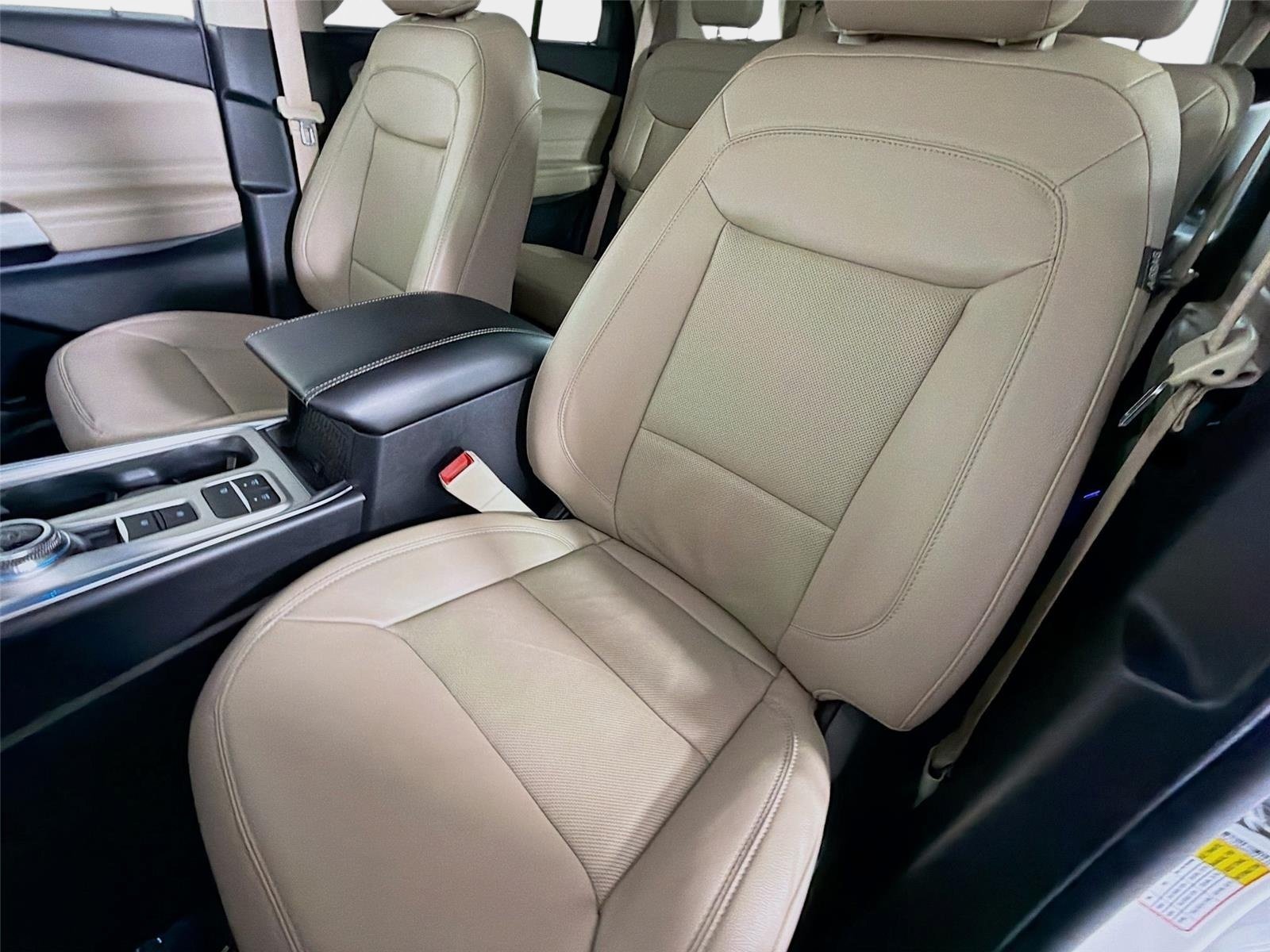 Used 2022 White Metallic Ford Limited image 10
