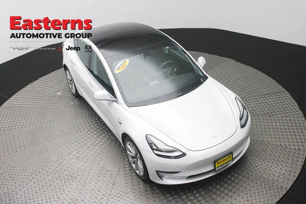 Used 2019 White Tesla Standard Range Plus image 3