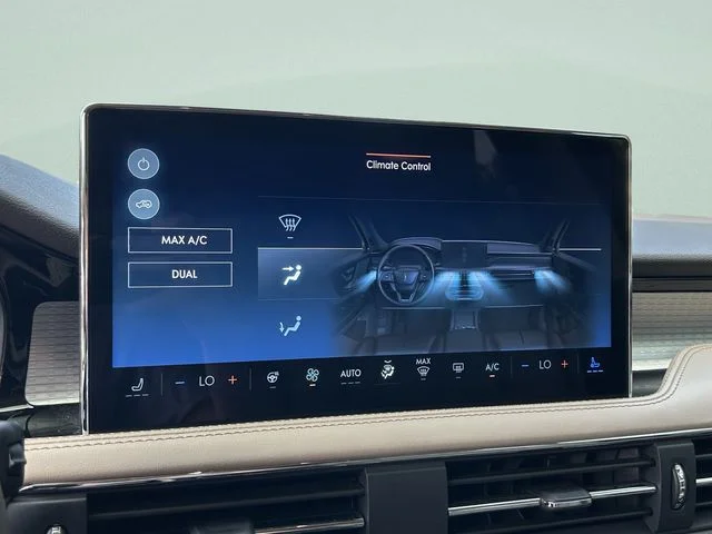 Used 2024 Blue Lincoln Premiere image 31
