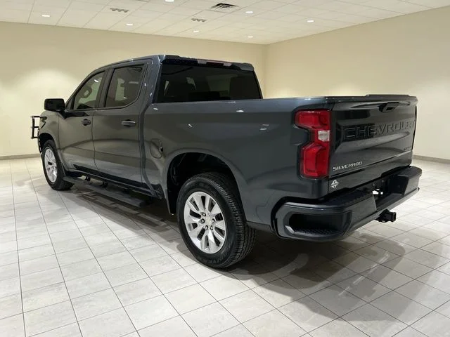Used 2019 Gray Chevrolet Custom image 3