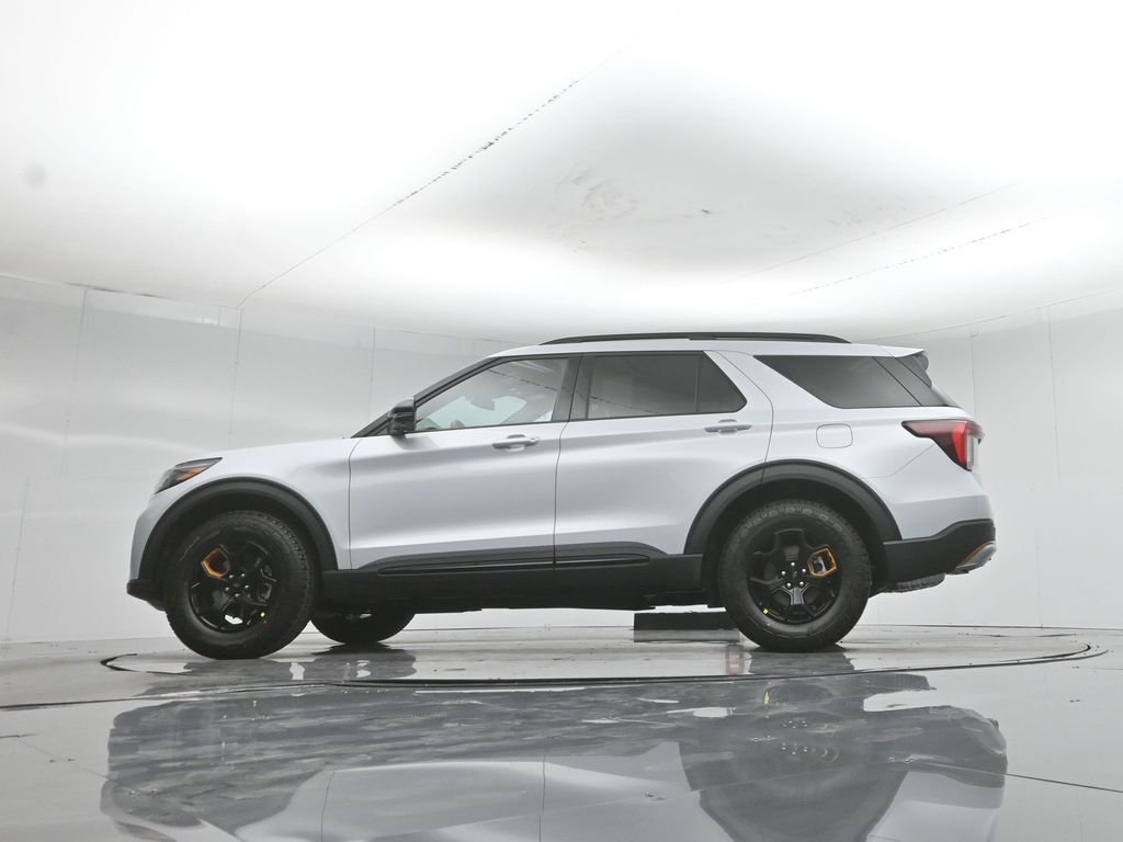 New 2026 Space White Metallic Ford Tremor image 48