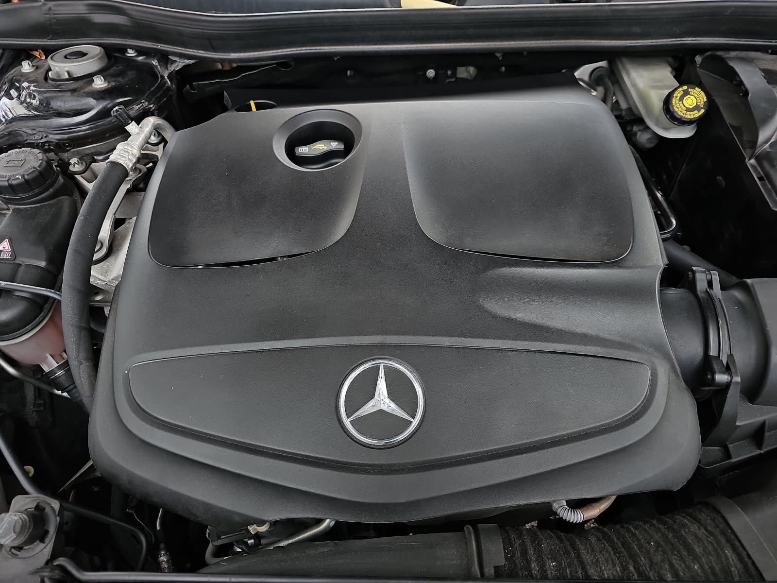 Used 2019 White Mercedes-Benz GLA 250 image 28