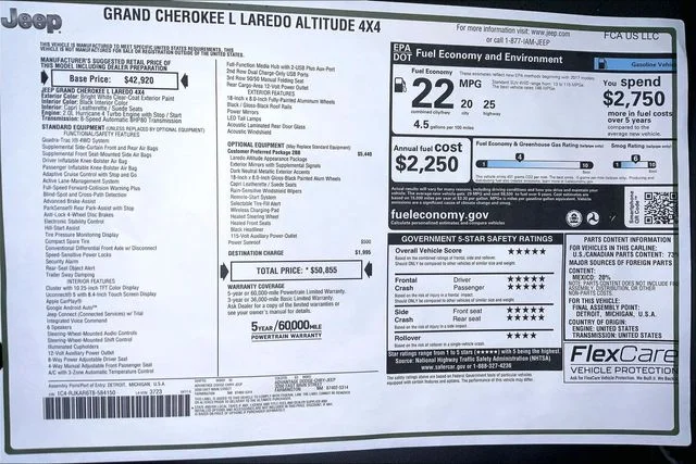 New 2026 Bright White Clear-Coat Exterior Paint Jeep Laredo image 22