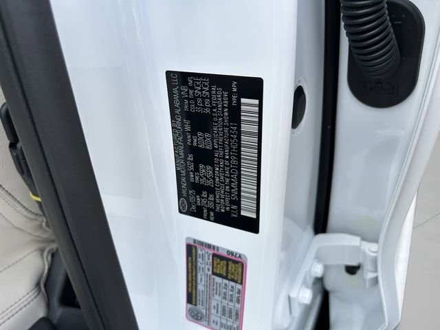 New 2026 White Genesis 2.5T Select image 32
