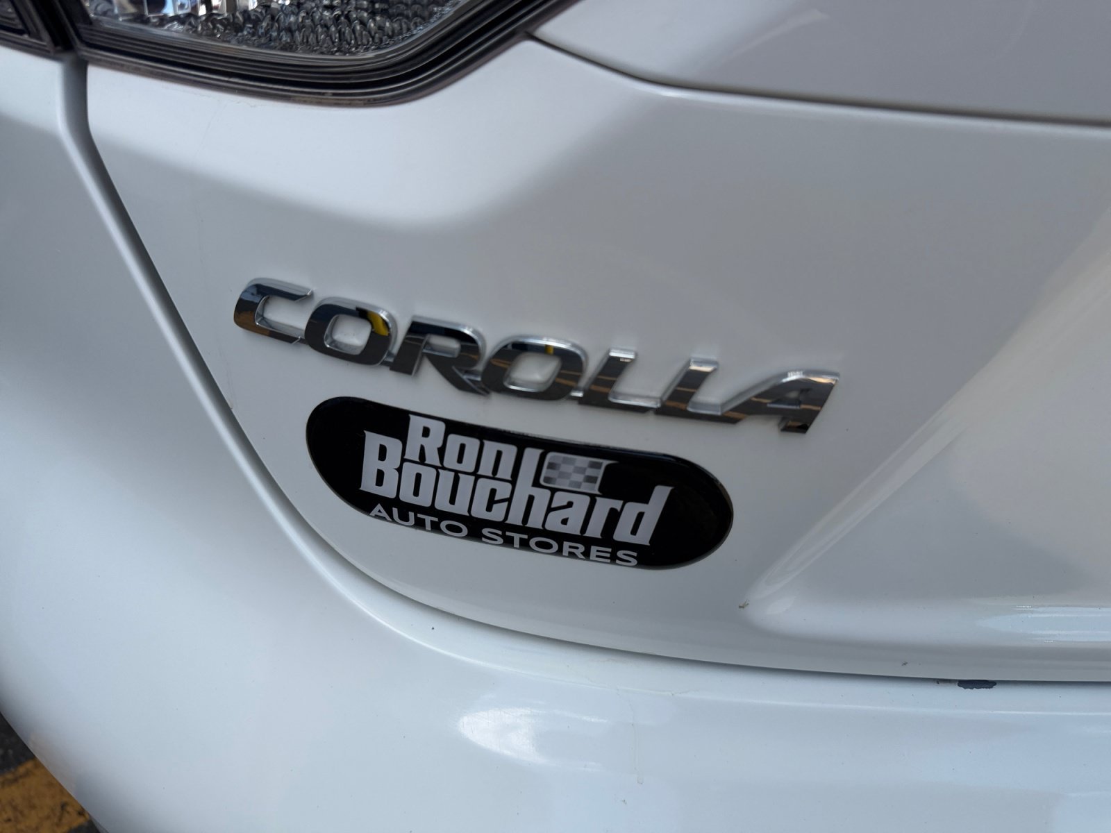 Used 2022 White Toyota SE image 39