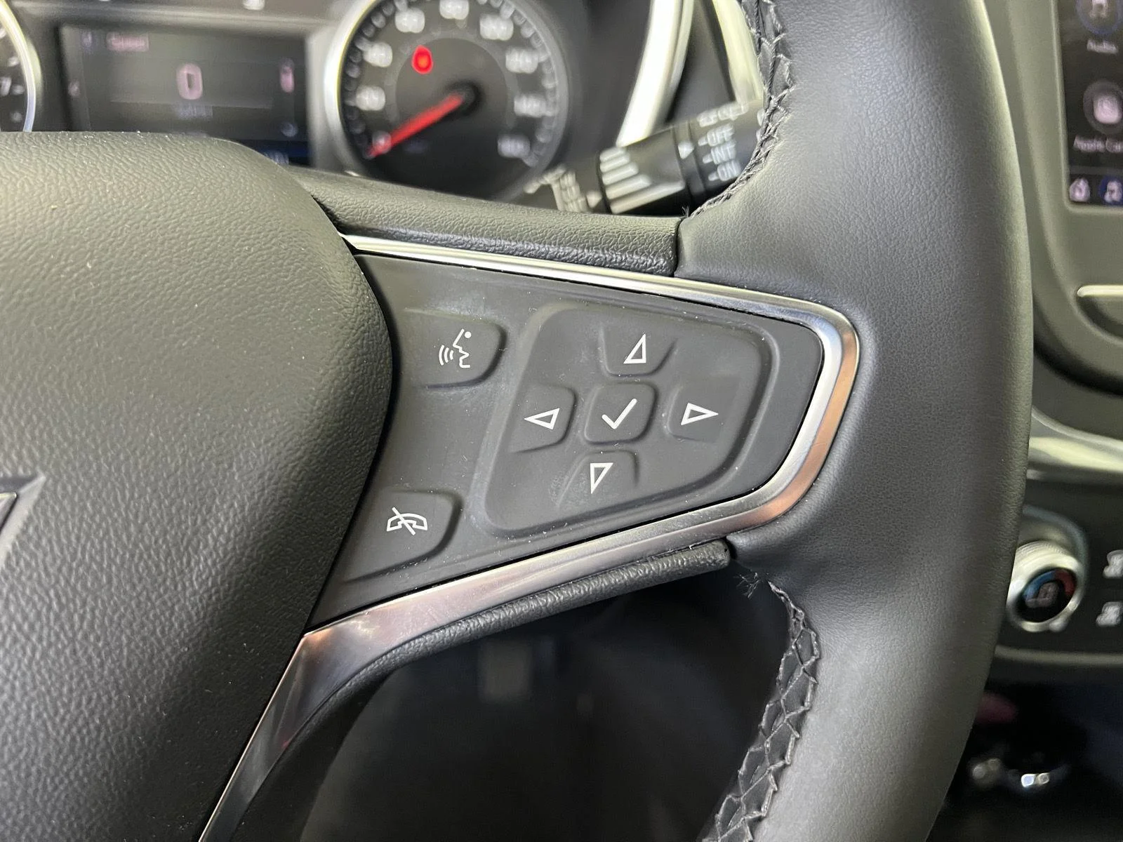 Used 2024 Sterling Gray Metallic Chevrolet LT image 10
