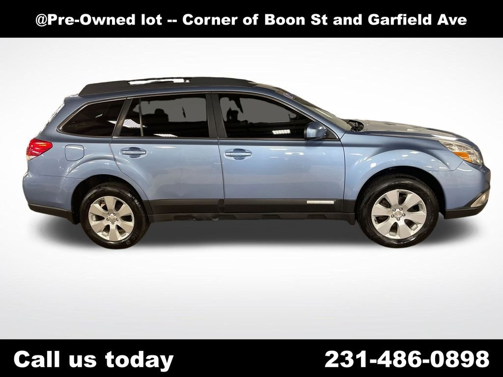 Used 2012  Subaru 2.5i Premium image 6