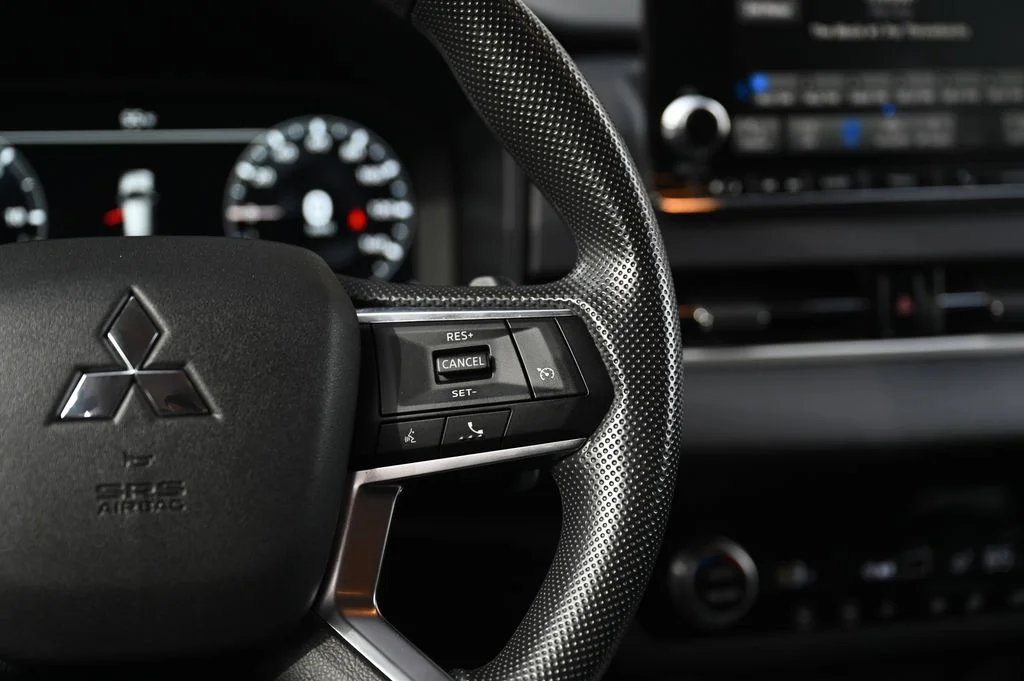 Used 2024 Red Mitsubishi ES image 30