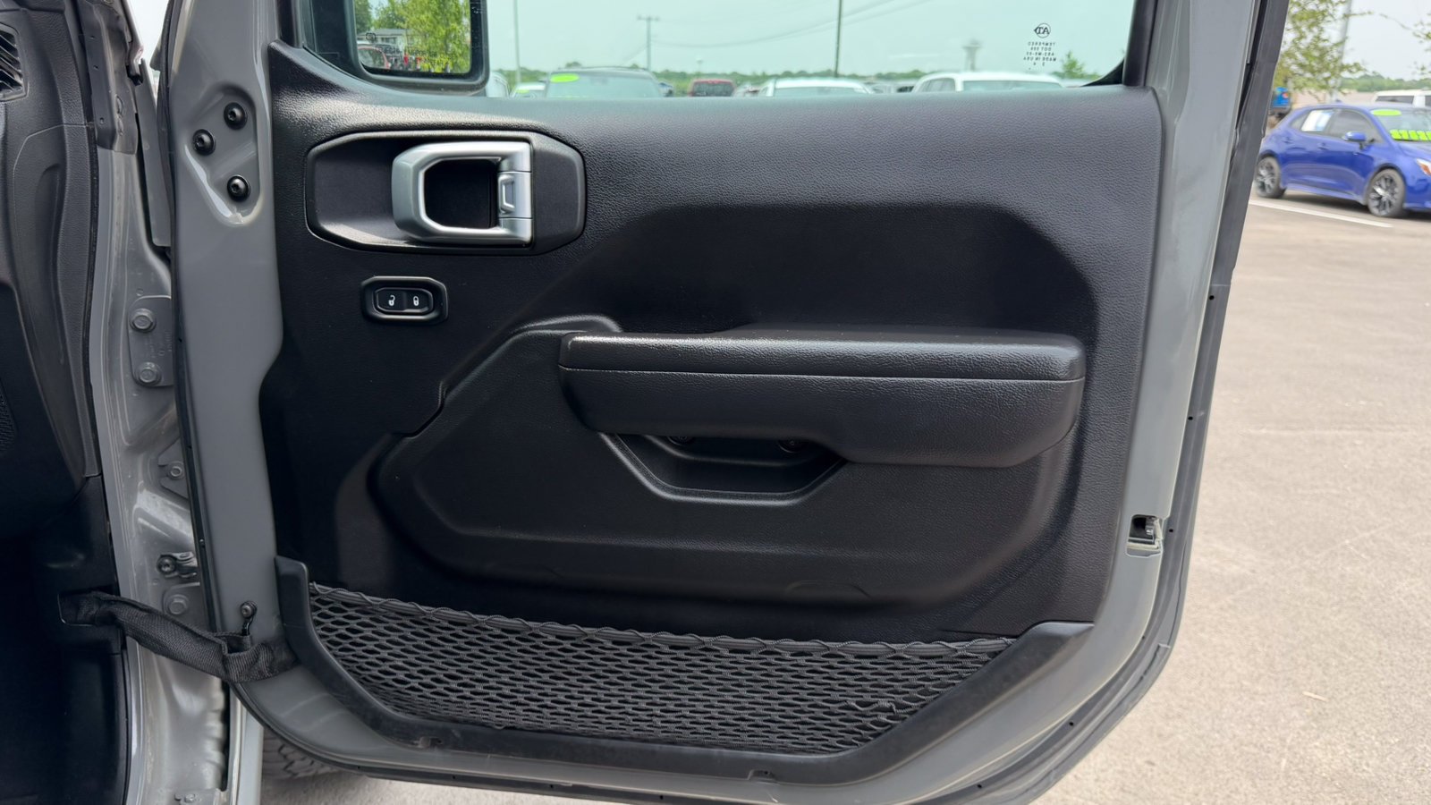Used 2022 Sting-Gray Clearcoat Jeep Mojave image 18