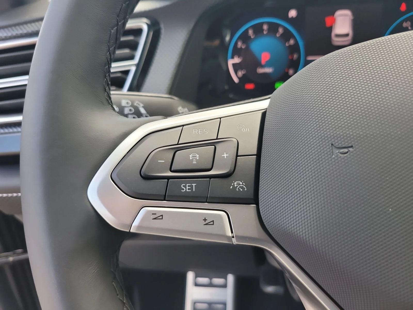 2025 Volkswagen Atlas Cross Sport SEL R-LINE - Photo 29