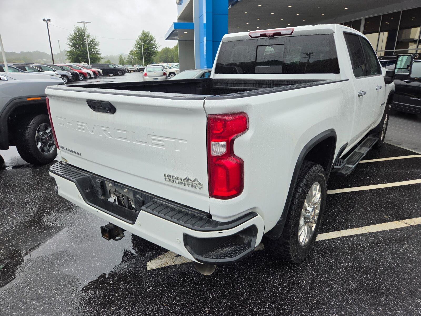 Used 2021 SUMMIT WHITE Chevrolet High Country image 9
