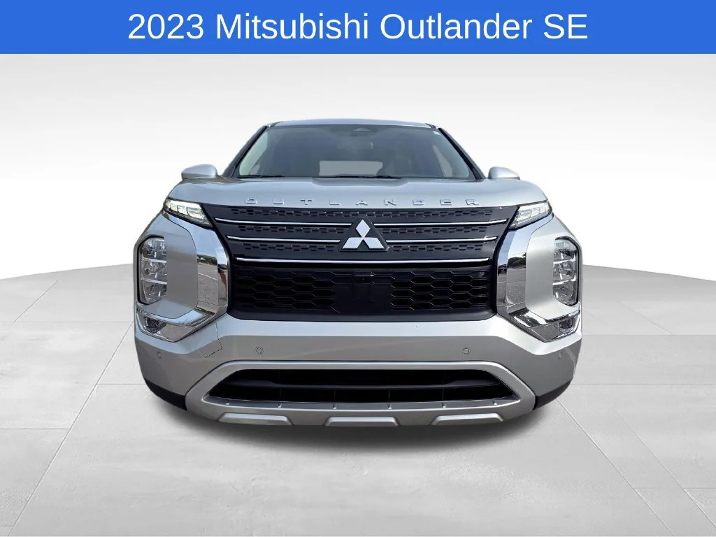Used 2023 Silver Mitsubishi SE 2.5 2WD image 9