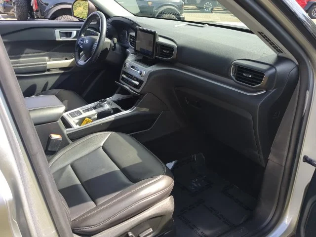 Used 2022 Silver Ford XLT image 33
