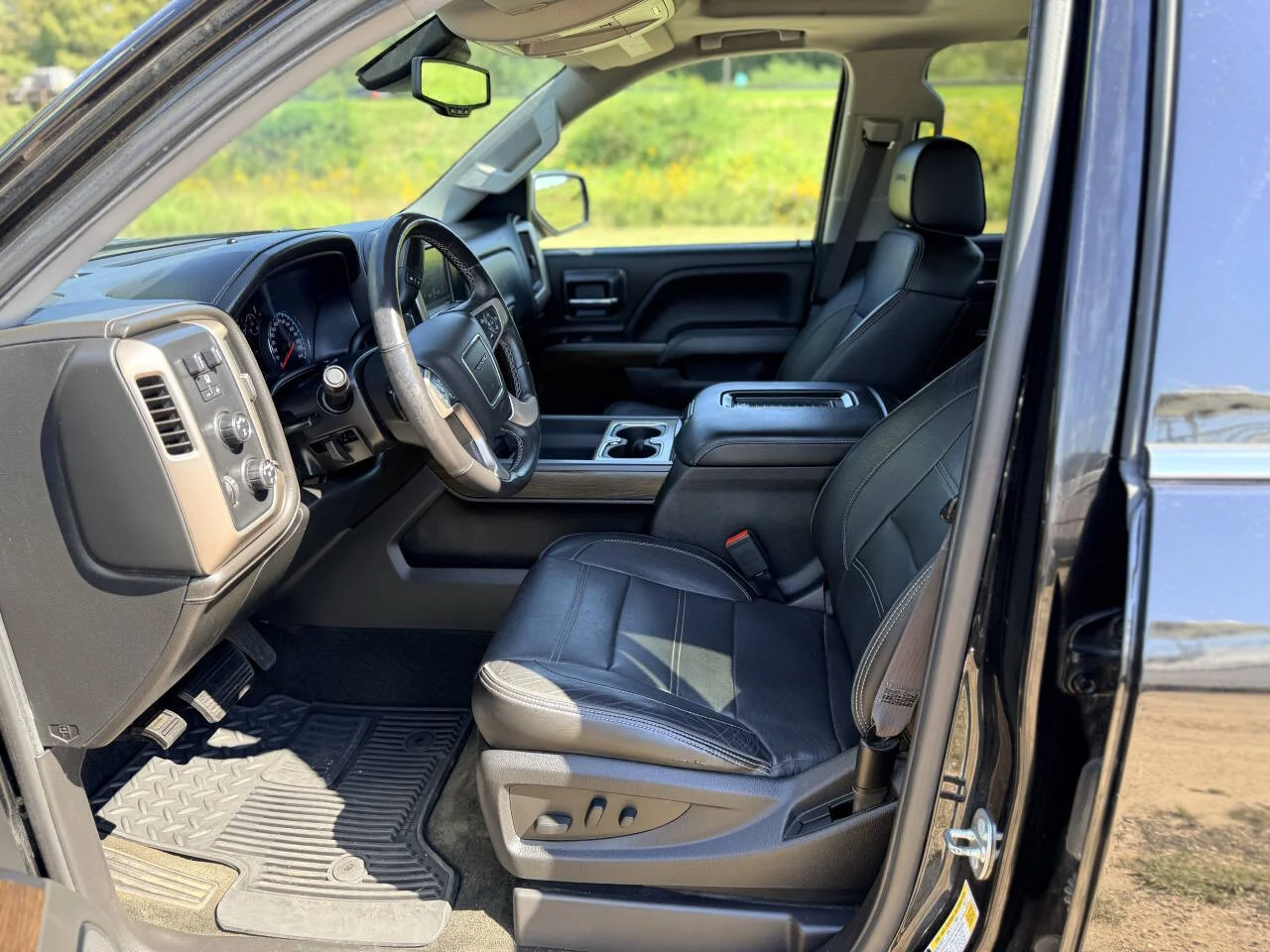 Used 2017 Black GMC Denali 4x4 4dr Crew Cab 5.8 ft. SB image 15