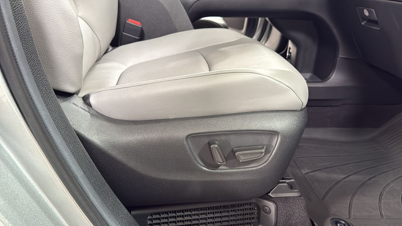 Used 2025 Silver Toyota XLE image 21