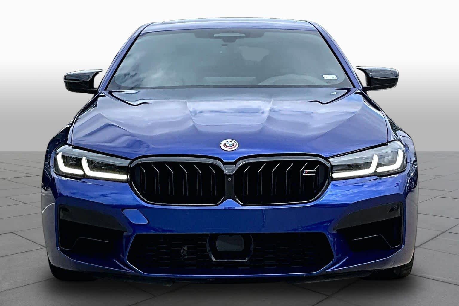 Used 2022 Marina Bay Blue Metallic BMW  image 3