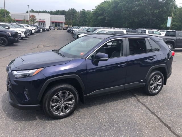 Used 2022 Blue Toyota XLE Premium image 39