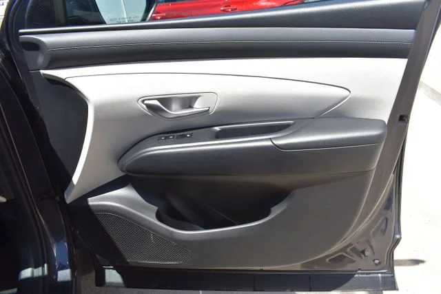 Used 2025 Gray Hyundai SEL Convenience image 18