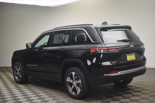 New 2026 Diamond Black Crystal Pearlcoat Jeep Limited image 11