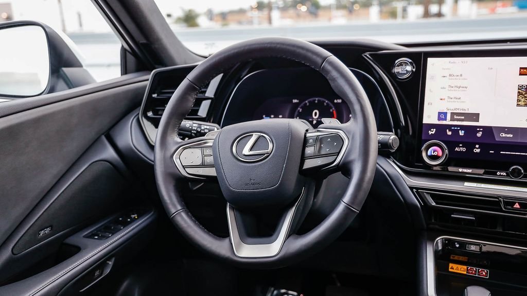 Used 2025 Pearl Lexus 350 Luxury image 18