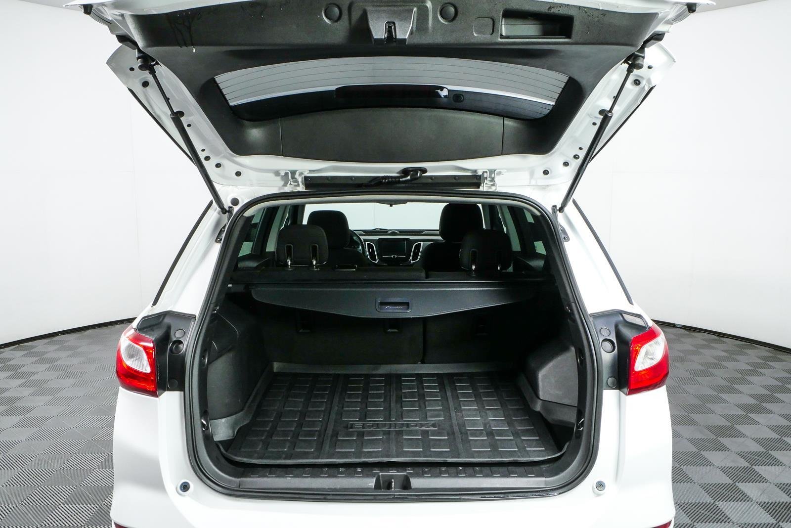 Used 2018 SUMMIT WHITE Chevrolet LS image 28