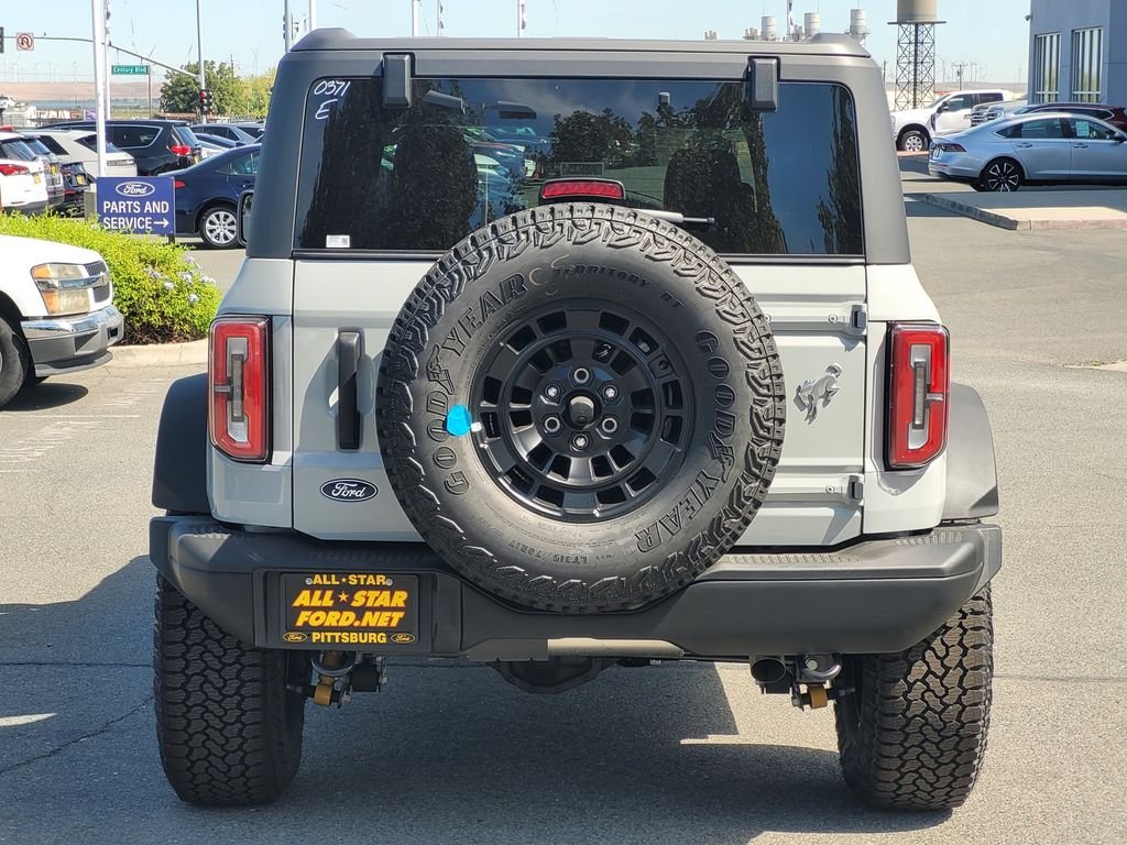 New 2026 Avalanche Gray Ford Badlands® image 4