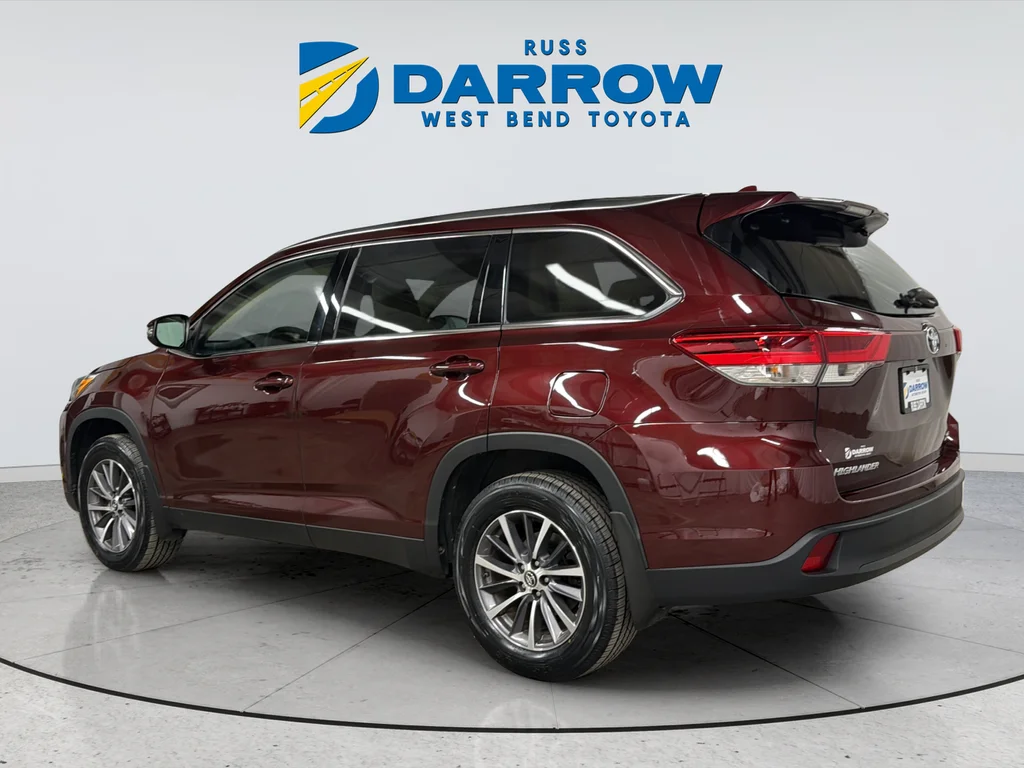 Used 2019 Red Toyota XLE image 3