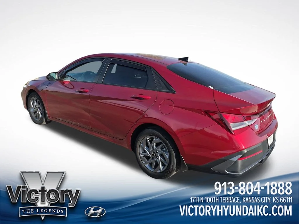 Used 2024 Red Hyundai SEL image 3