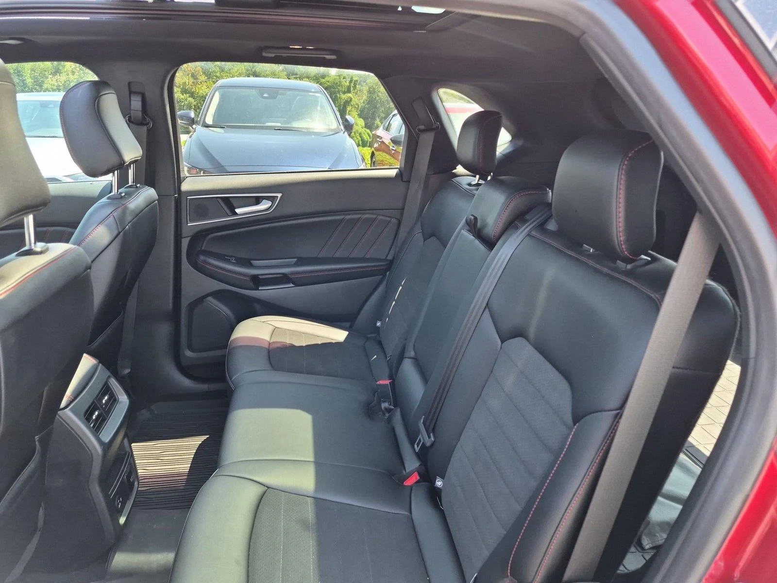 Used 2022 Rapid Red Metallic Tinted Clearcoat Ford ST-Line image 33