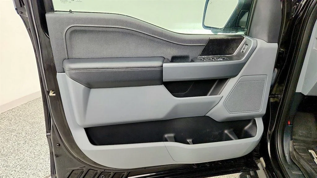 Used 2023 Agate Black Metallic Ford XLT 4WD SuperCrew 5.5