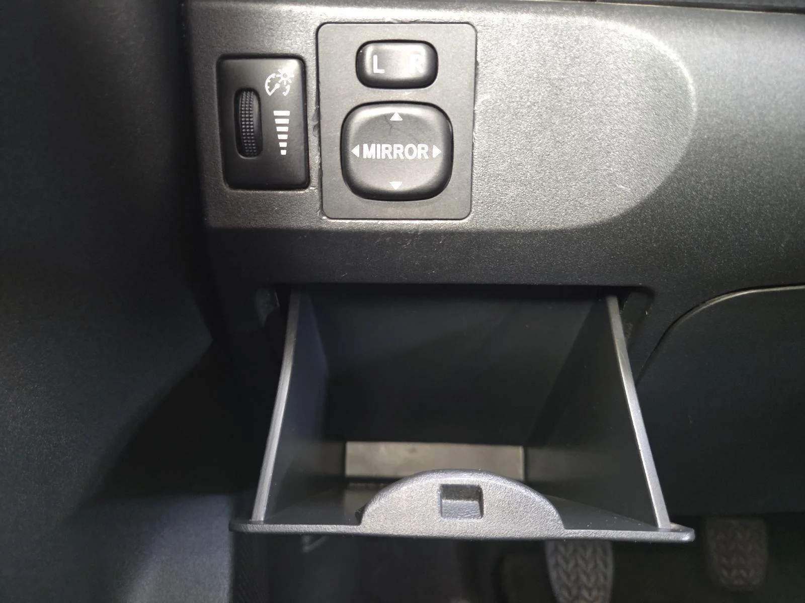 Used 2007 Absolutely Red Toyota Base image 24