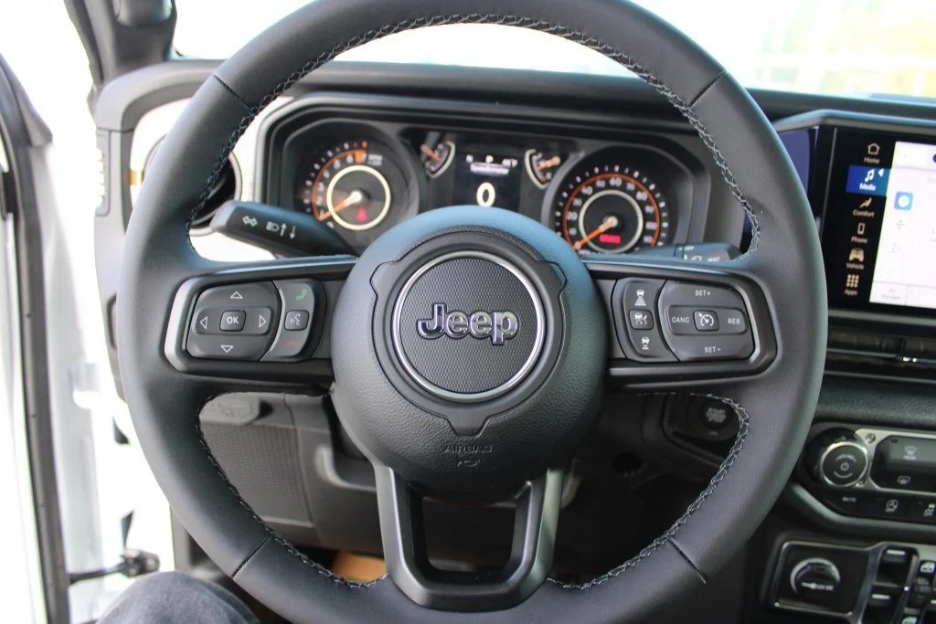 New 2026 Bright White Clear-Coat Exterior Paint Jeep Sport S image 13