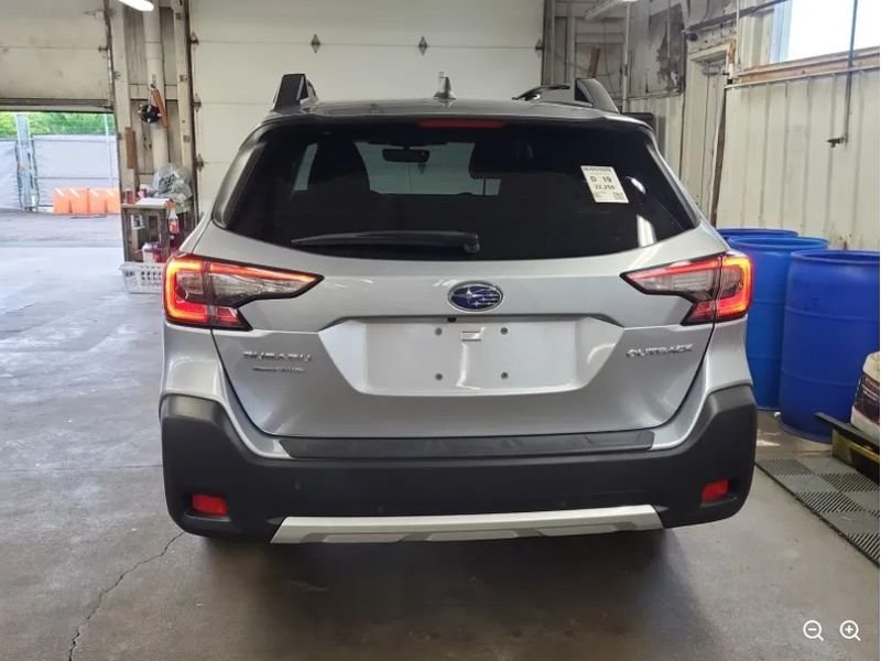 Used 2023 Ice Silver Metallic Subaru Limited image 3