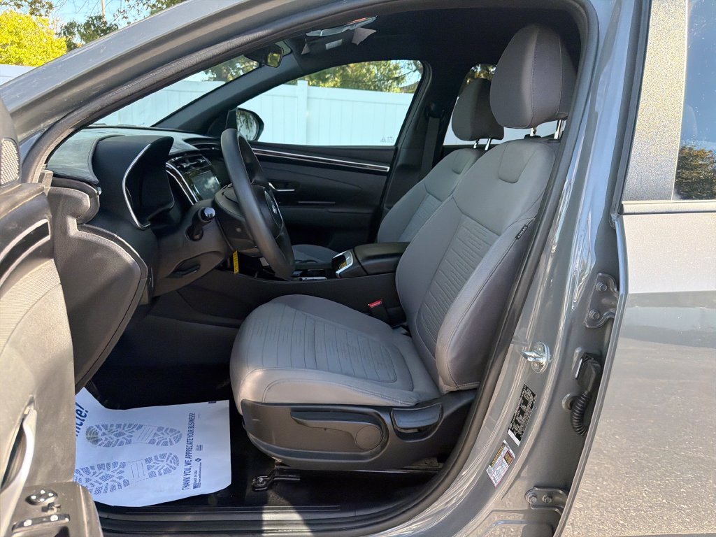 Used 2023 Hampton Gray Hyundai SE image 10