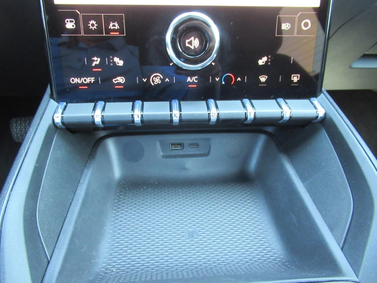 Used 2026 White GMC Elevation image 26