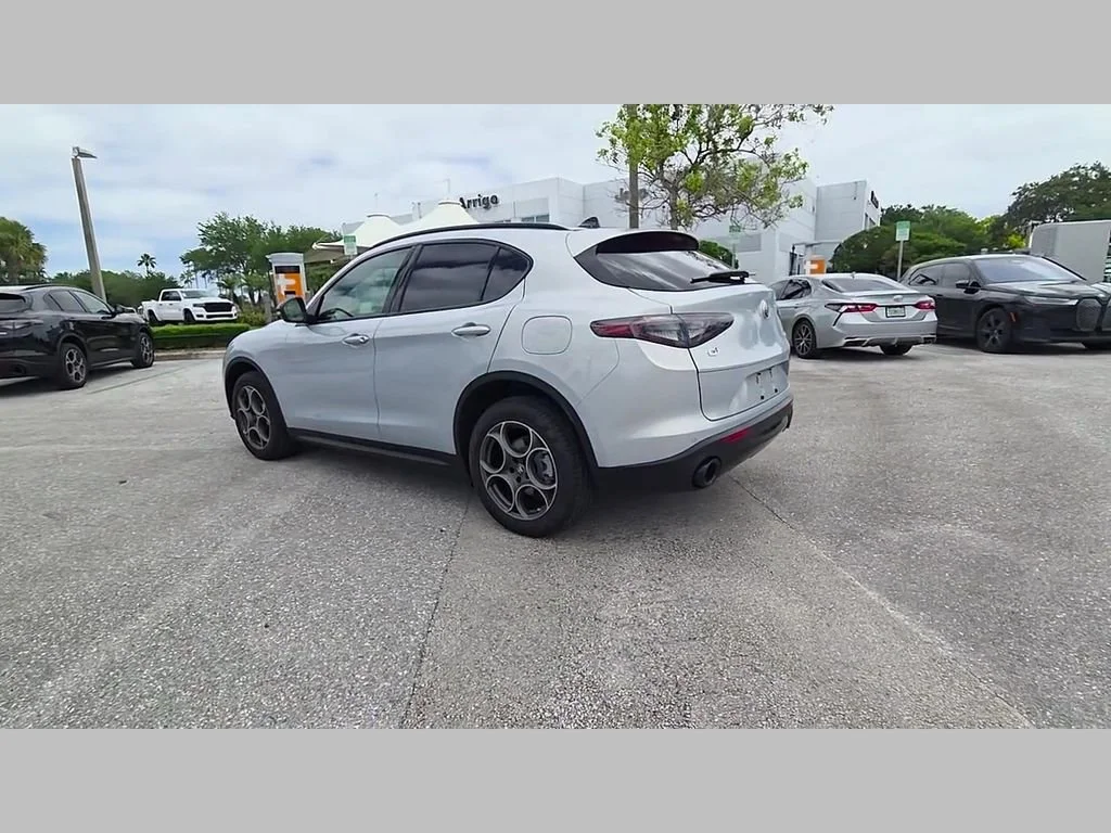 New 2025 Moonlight Gray Metallic Alfa Romeo Base image 31