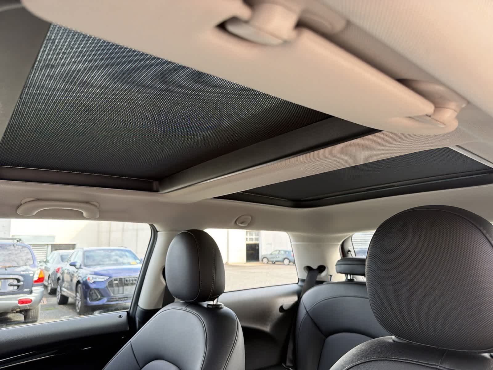 Used 2019 Solaris Orange Metallic MINI Cooper image 18