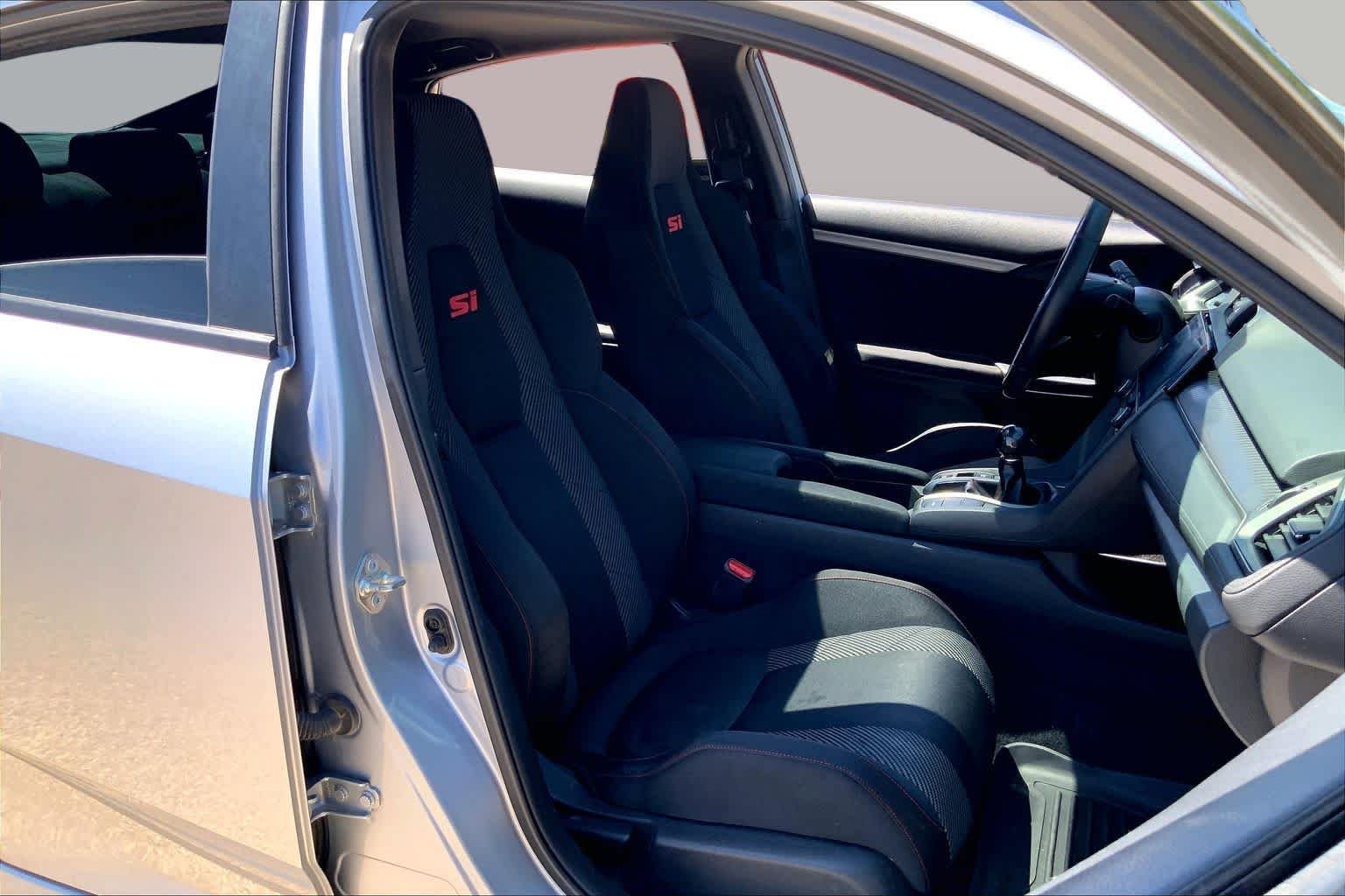 Used 2017 Modern Steel Metallic Honda Si image 9