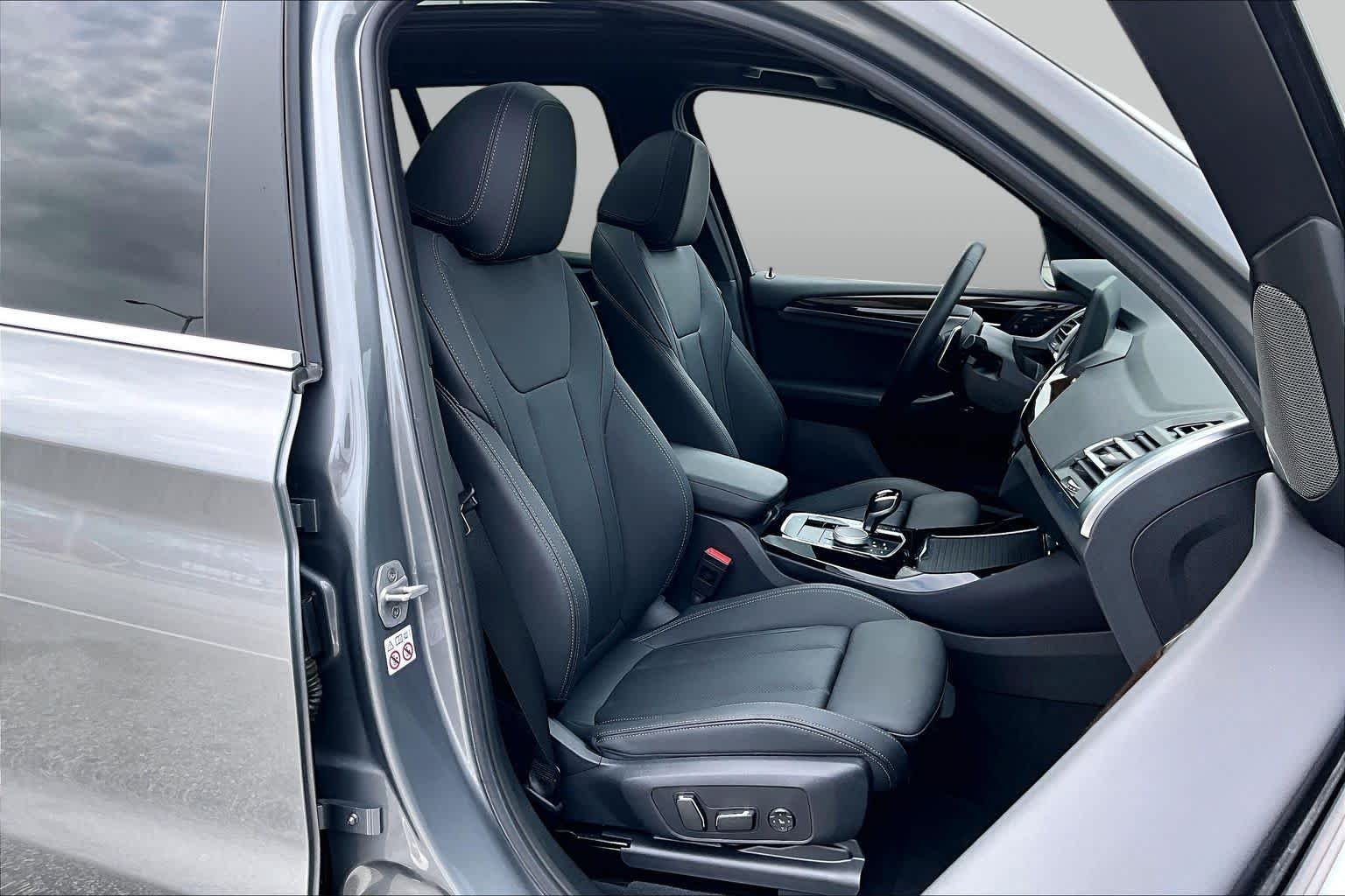 Used 2024 Skyscraper Grey Metallic BMW sDrive30i image 9