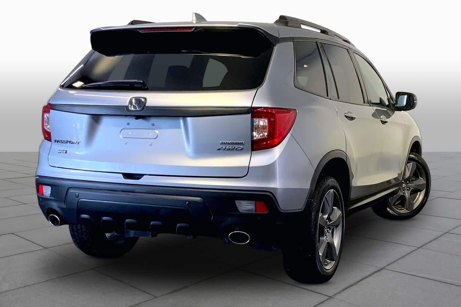 Used 2019 Lunar Silver Metallic Honda Touring image 13