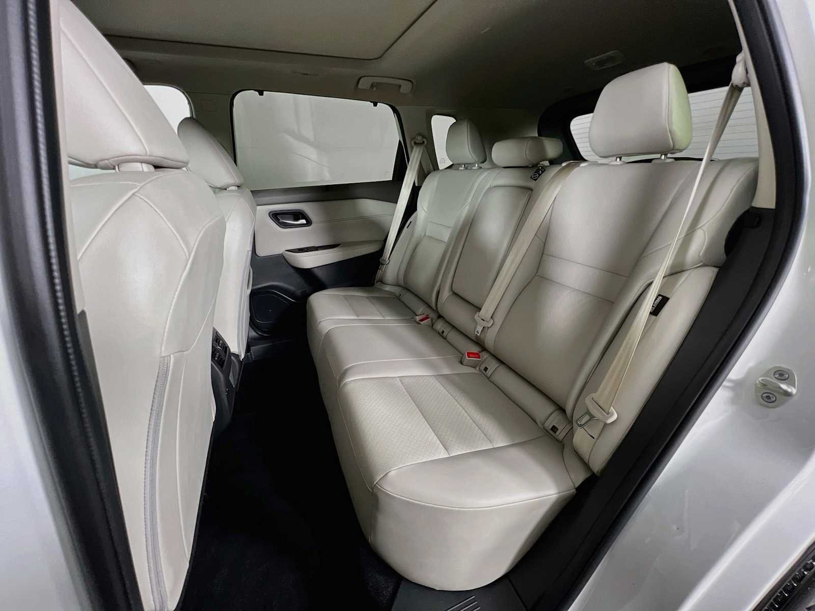 Used 2023 Pearl White Tricoat Nissan SV image 25