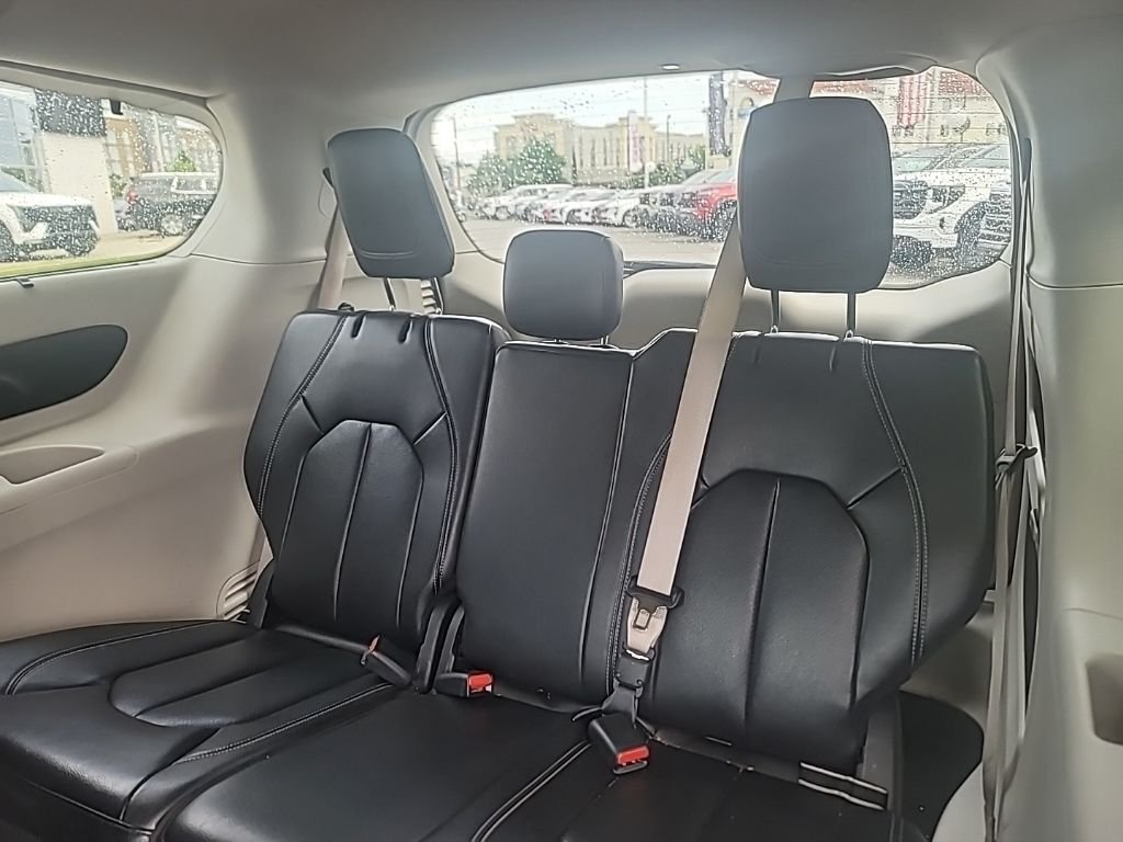 Used 2022 White Chrysler Touring L image 10