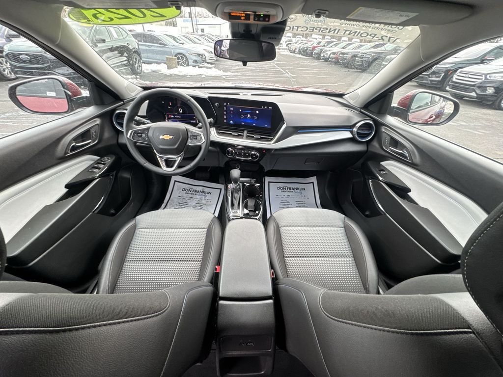 2025 Chevrolet Trax LT - Photo 21