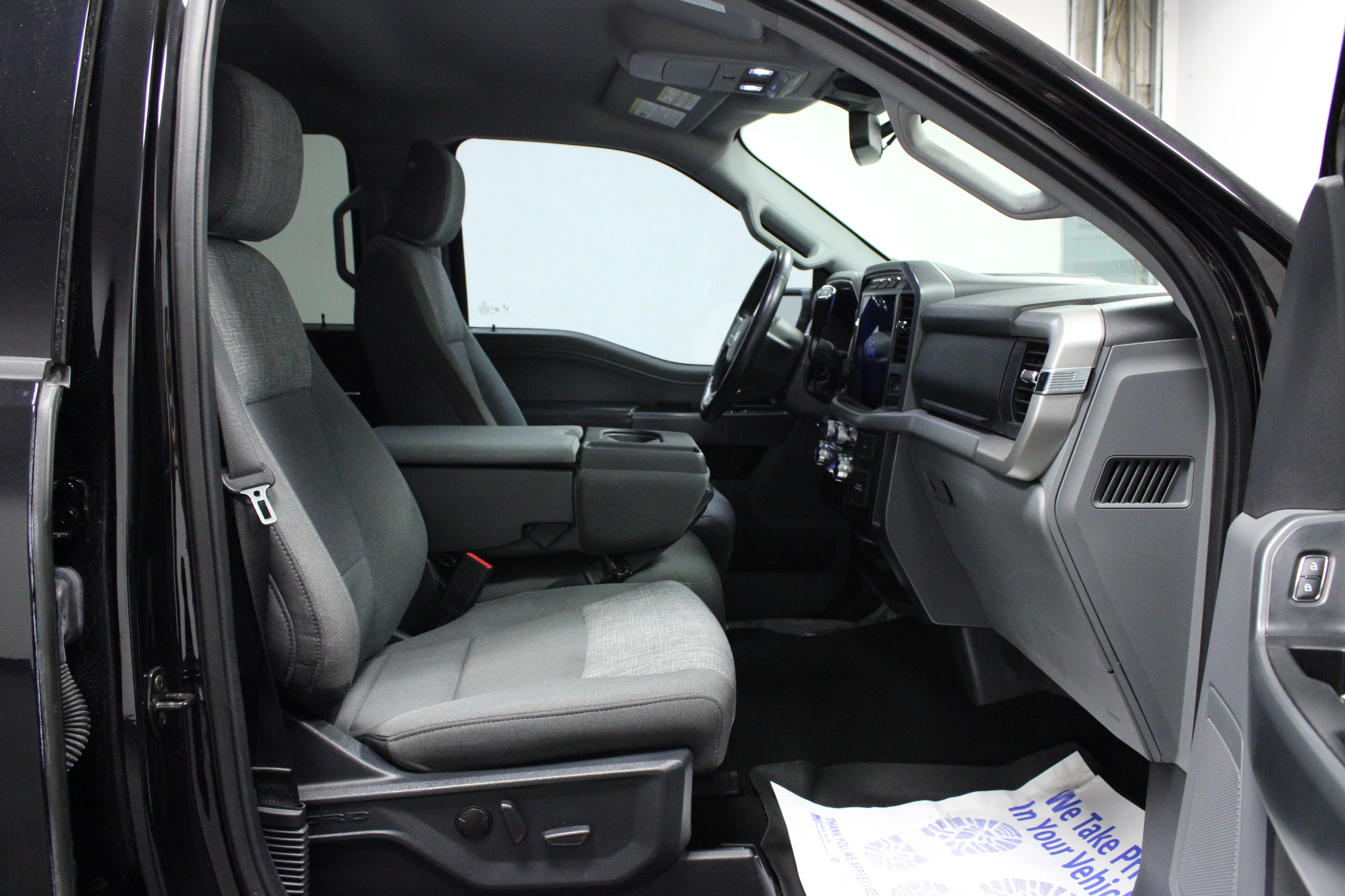 Used 2022 Agate Black Metallic Ford XLT image 16