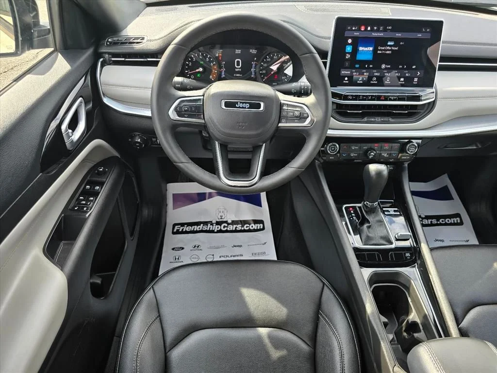 Used 2025 White Jeep Limited image 3