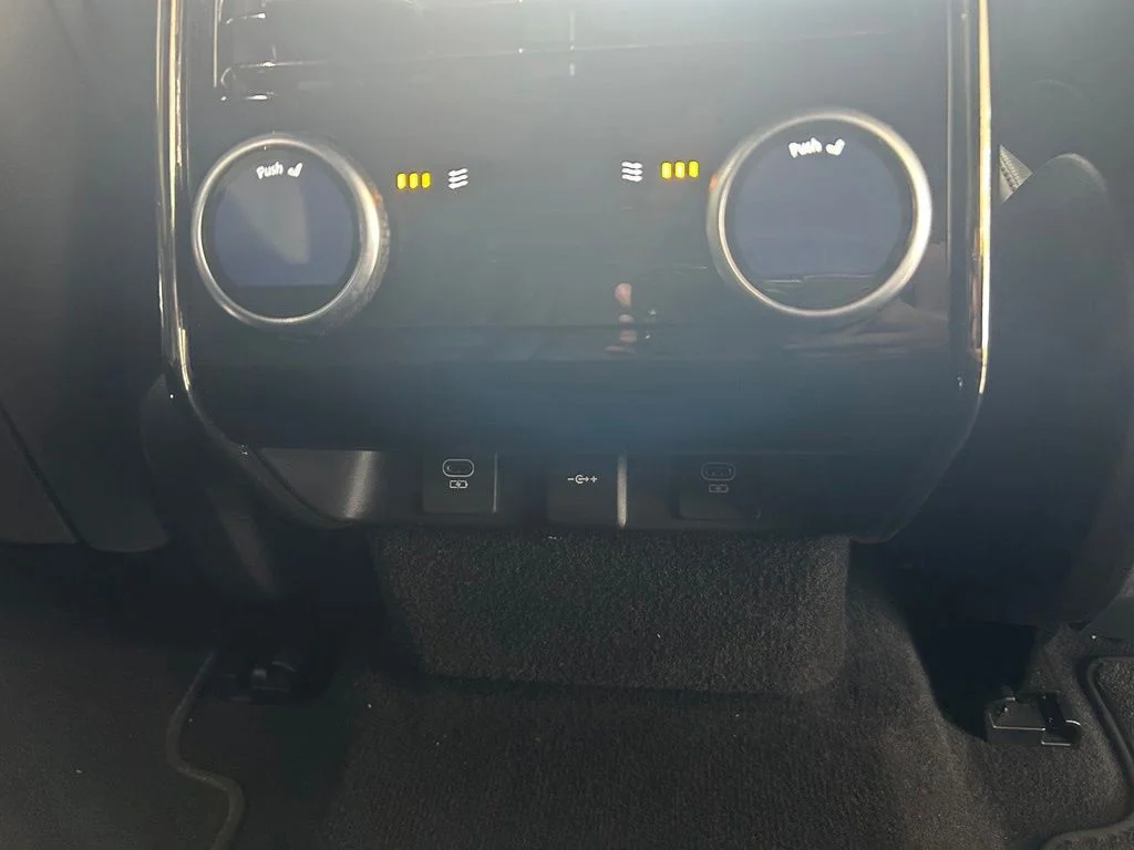 Used 2024 Black Land Rover Dynamic SE image 31