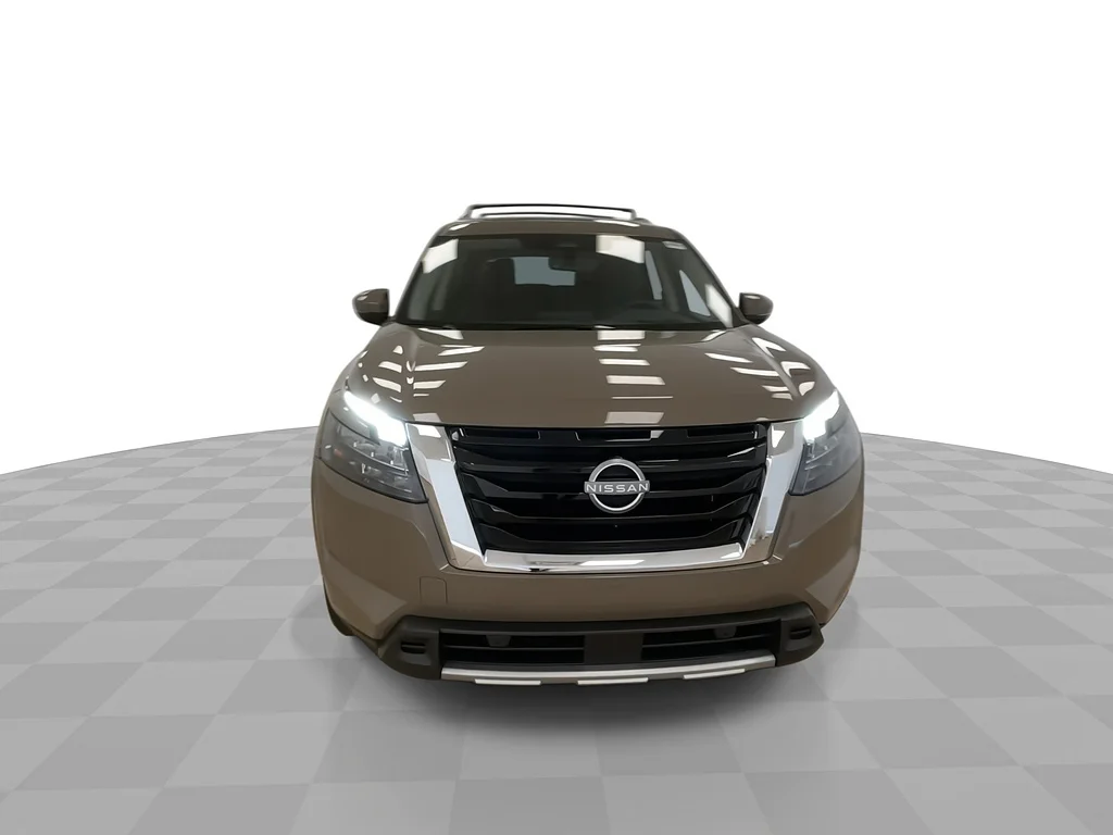 Used 2025 TAN Nissan Platinum image 4