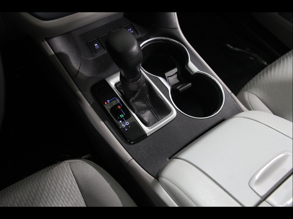2019 Toyota Highlander LE - Photo 13